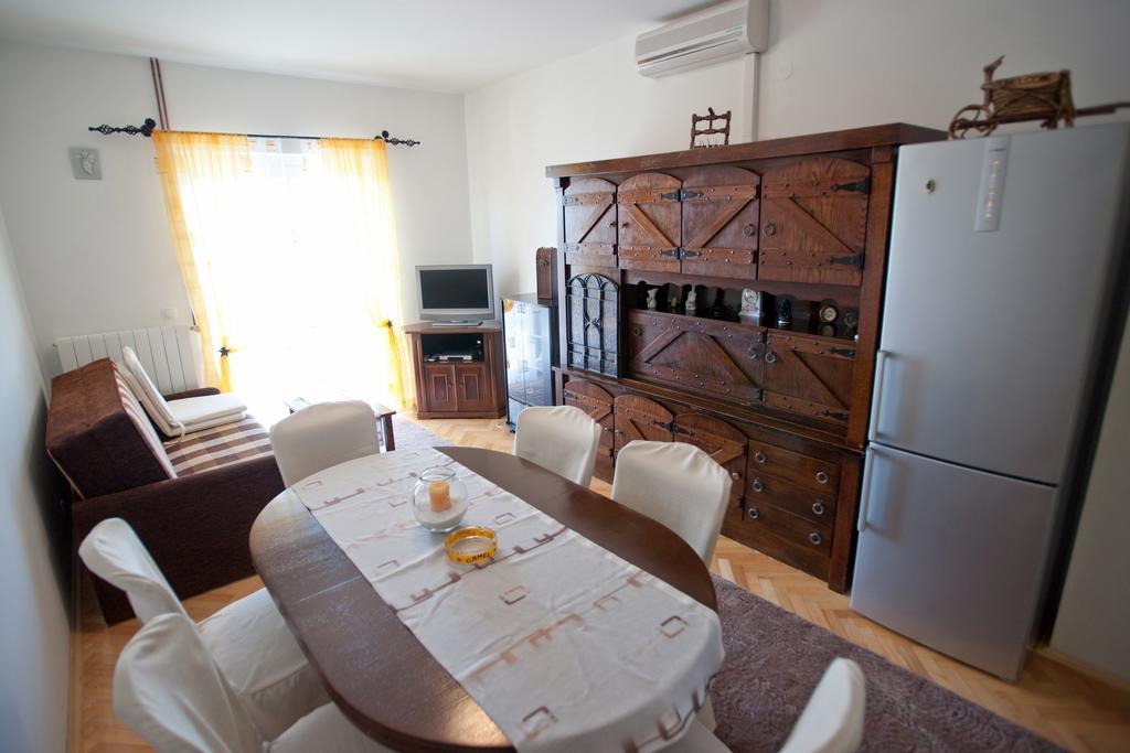 Apartments Marinic プリモシュテン 部屋 写真