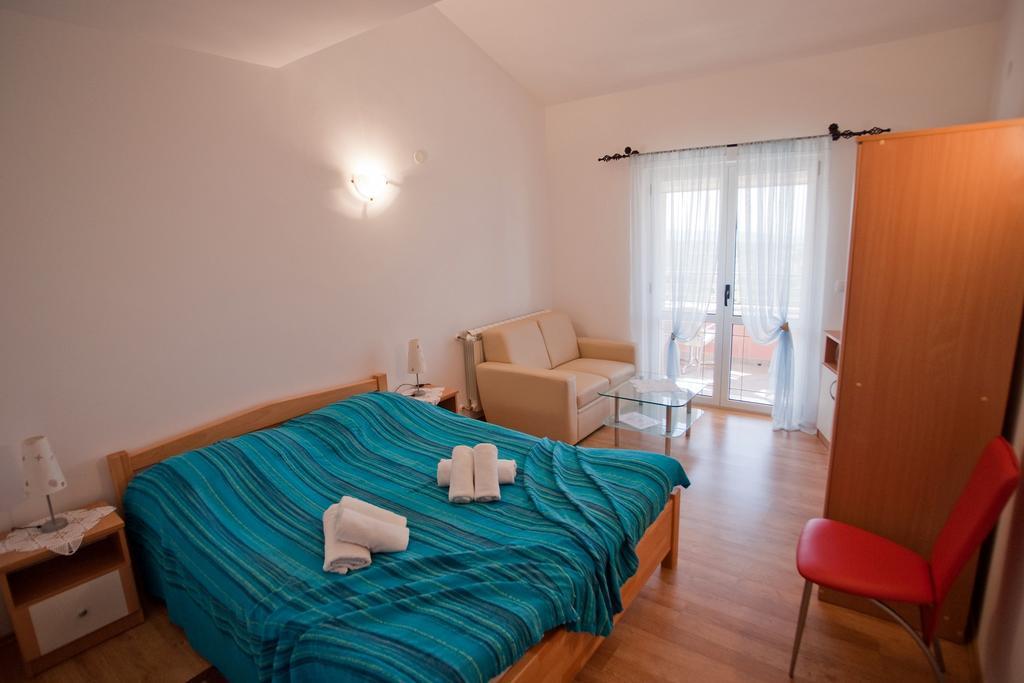 Apartments Marinic プリモシュテン 部屋 写真